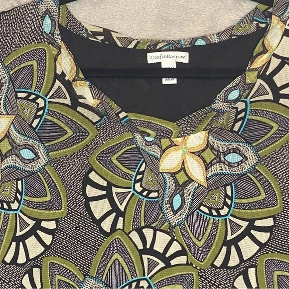 Croft & Barrow 1X Top Shirt Black Floral Scalloped Round Neck Short Sleeve P16 - Picture 3 of 7